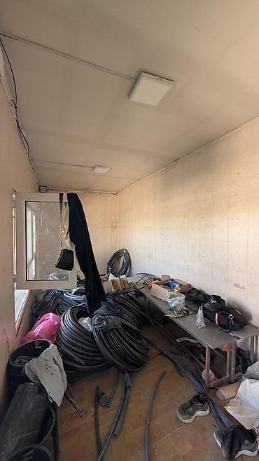 3 room flat: Контейнер 20 тонн с навесом. Подходит под склад, мастерскую, пост — 2