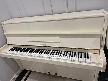Rönisch Upright Piano – ağ rəng, yüksək parlaq (polished) korpus -