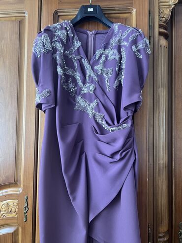 Ziyafət donları: Xl, 1 defe geyinilib. Elie Saab parca 1000 az tikilib, 150 azn