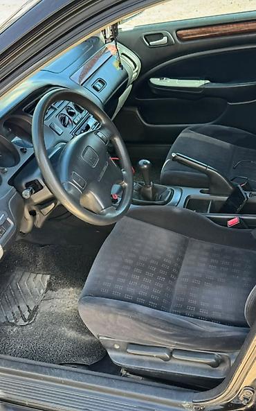 aion v plus: Honda Accord: 2002 г., 1.8 л, Механика, Бензин, Седан — 5