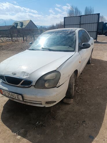 Daewoo: Daewoo Nubira: 2000 г., 1.5 л, Механика, Бензин, Седан