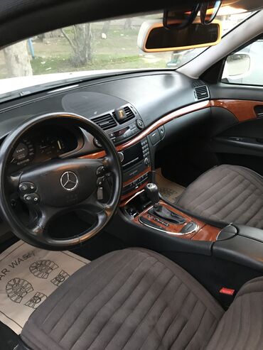 Mercedes-Benz: Mercedes-Benz E 200: 2.2 l | 2006 il Sedan — 5