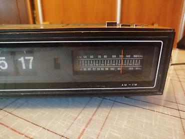 digitalni led sat: Retro stari radio Junior flip budilnik vintage. Nepoznato stanje — 5