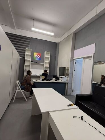 Салоны красоты: Продаю Барбершоп 210 м², 4 комнаты, С ремонтом, Без оборудования, Многоэтажное жилое здание, 1 линия — 15