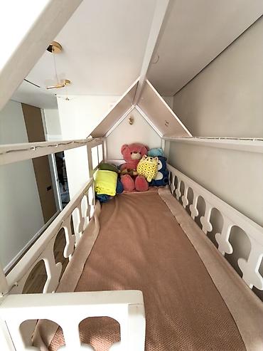 bunk bed: Детская двухъярусная кровать-домик с лестницей-комодом и выдвижными — 4