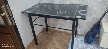 Masalar: Qonaq masası, Şüşə, Dördbucaq masa