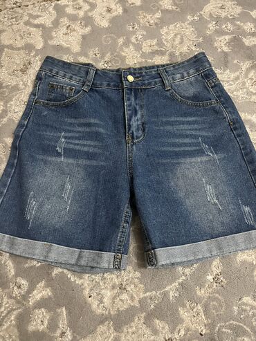 женские джинсовые шорты по колено: Повседневные шорты, Короткая модель, XL (EU 42)