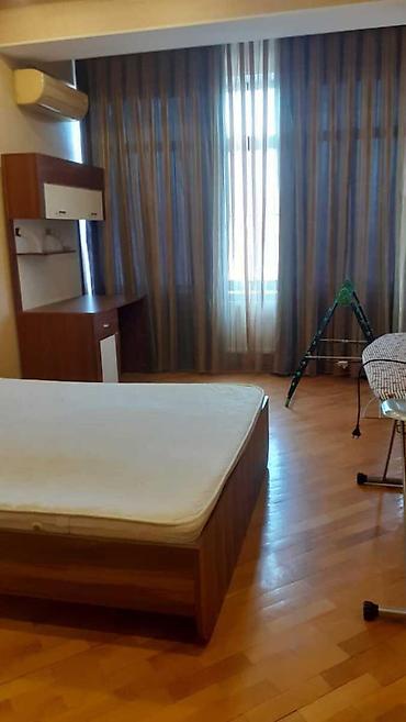 ucuz heyet evleri 2018: İcarəyə verilir 4 otaqlı yeni tikili 200 m², 28 May m. 1 200 AZN/ay 4 — 5