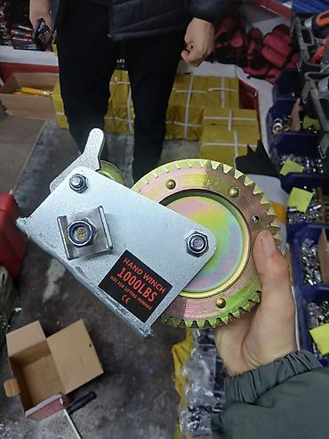 Ручная лебедка с тросом 1000 lbs (≈450 кг) Описание: - Механическая