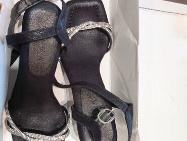 Basanoşka və səndəllər: Ölçü: 35, rəng - Qara, Yeni