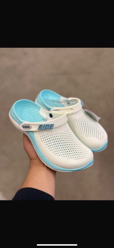 шлепанцы через палец: Босоножки, 36.5, Crocs, Новый, цвет - Белый, Самовывоз