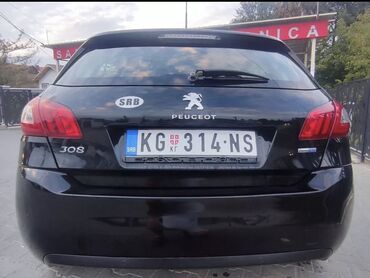 Peugeot: Crni Peugeot 308, kompaktan automobil pogodan za gradsku vožnju i duža — 20