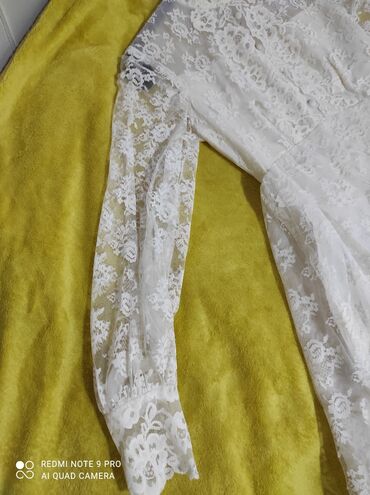 Venčanice: Vencanica mlecno bela velicina XS Duzina pozadi 2 metara, prednji deo — 13