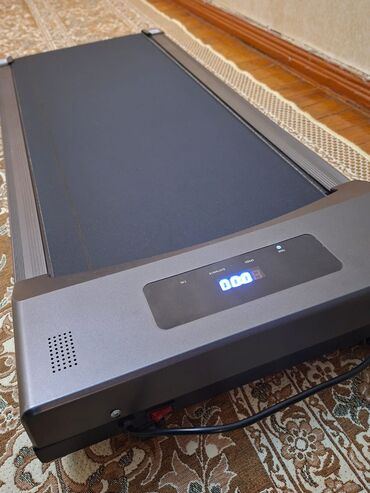qaçış ternajoru: Aşağı profil “walking pad” tipli qaçış/yürüş trenajoru - Kompakt və