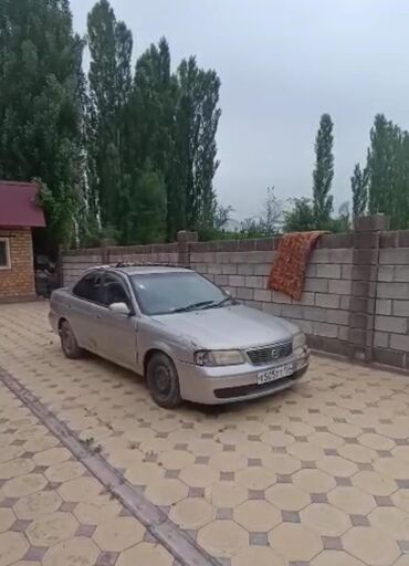 Nissan: Nissan : 2002 г., 2 л, Автомат, Бензин, Седан