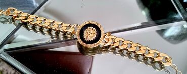 orsay blejzer zlatna mat boja predivan odlican: Versace print narukvica