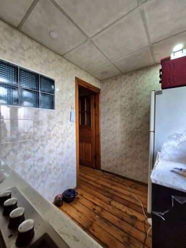 Uzunmüddətli kirayə mənzillər: Neftçilər metrosuna 5 dəqiqə piyada məsafədə yerləşən 5 mərtəbəli — 6