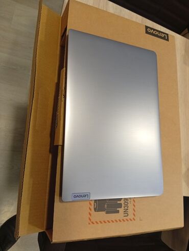 Lenovo: Lenovo noutbuk – gümüşü korpus, nazik çərçivəli ekran və tam ölçülü — 3