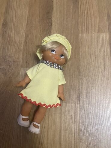 Əntiq kuklalar: Retro Qədimi 6 ədəd kukla qiymət 6 ədədinə aiddi tək tək qiymətlər — 6