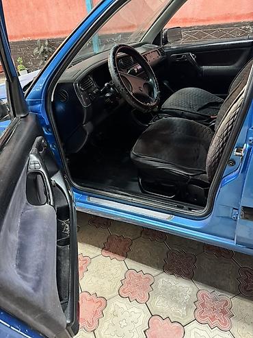 mazda 323 2003: Volkswagen Vento: 1993 г., 2 л, Механика, Бензин, Седан — 5