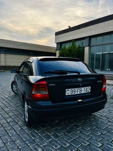 Opel: Opel Astra: 1.6 l | 2000 il 450000 km Sedan — 2
