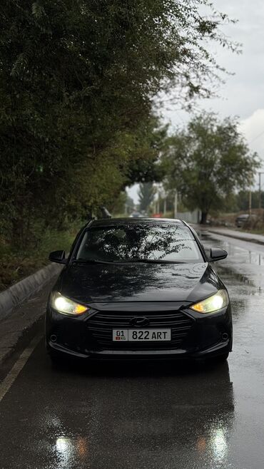срочно продаю в связи с переездом: Hyundai Elantra: 2017 г., 2 л, Автомат, Бензин, Седан