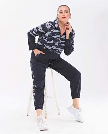 Trenerke: Crna i teget
2xl - 4xl
4200 — 3