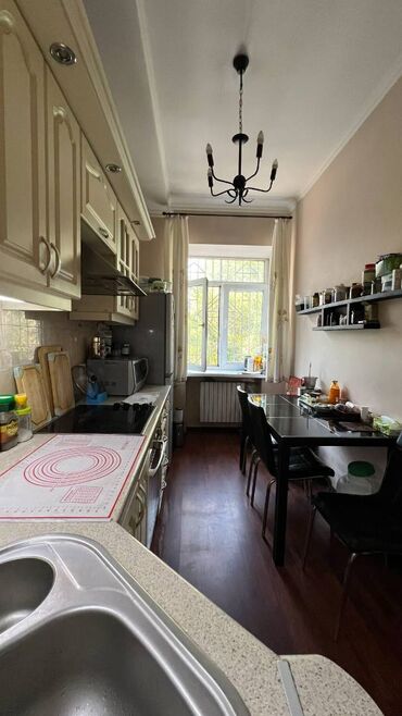 продаю пункт замены масла: 3 комнаты, 71 м², Сталинка, 2 этаж, Косметический ремонт
