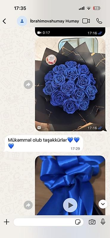 qızılgul satışı: Mavi qızılı parıltılı güllərdən buket - Tərkib: intensiv mavi rəngli — 3