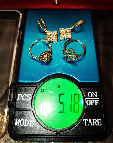 Zərgərlik dəstləri: Dəstə daxildir: Üzük, Sırğa, Pandora, Sarı qızıl, 585 Əyar, 518 g — 10