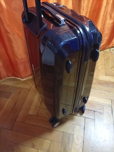 Putni koferi i torbe: Tvrdi kofer sa 4 točka, crne boje OKO. 65 40 25. MIRJEVO - — 5
