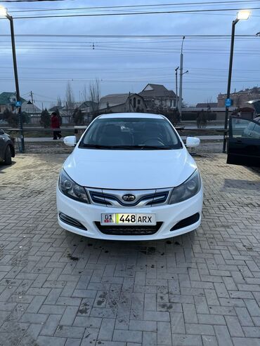 byd e5 2019 характеристики: BYD : 2019 г., 0.1 л, Робот, Электромобиль, Седан