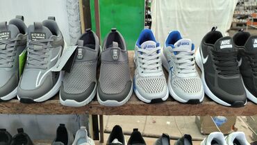 Кроссовки и спортивная обувь: Мужские кроссовки, 40, Adidas, Новый, цвет - Черный, Бесплатная доставка
