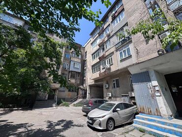 сколько стоит трехкомнатная квартира в бишкеке: 3 комнаты, 63 м², Индивидуалка, 1 этаж, Старый ремонт