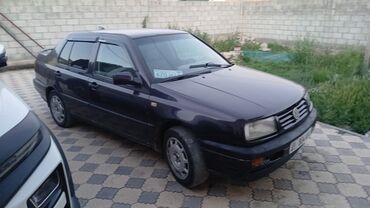 Volkswagen: Volkswagen Vento: 1993 г., 2 л, Механика, Бензин, Седан