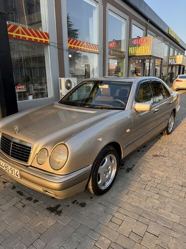 Mercedes-Benz: Mercedes-Benz E-Class (W210) sedan - Korpus: sedan, gümüşü rəng - — 22
