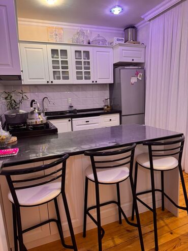 Mənzil kirayələyirəm: 3 otaqlı, 90 kv. m — 6