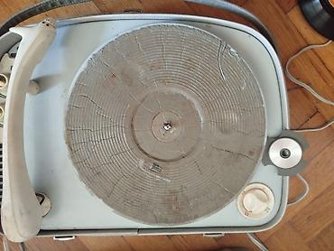 Zvučnici i stereo sistemi: Stari retro gramofon u koferu vintage Radi ali potenciometri zezaju — 4