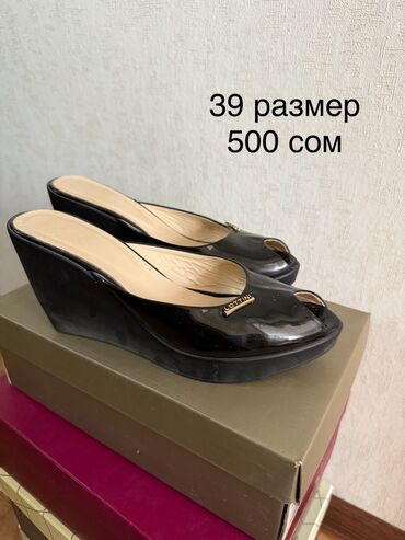 туфли на танкетке: Туфли, 39, Lottini, Б/у, цвет - Черный