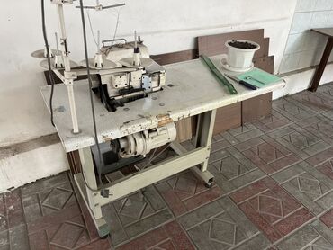 продаю пуговичную машинку: Продам четырехнитку