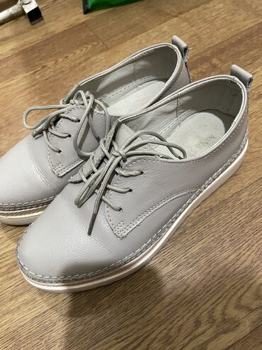 женские летние обуви: Продаю кожаную женскую Обувь 36 размера б/у в хорошем состоянии