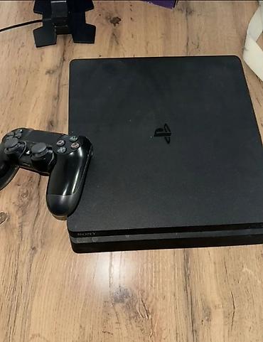 ps4 ош: Игровая консоль Sony PlayStation 4 Slim с двумя беспроводным геймпадом — 1