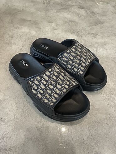 Другая мужская обувь: Шлепки - «DIOR»

- размер : 40/41

- цена : 3500с

#satin