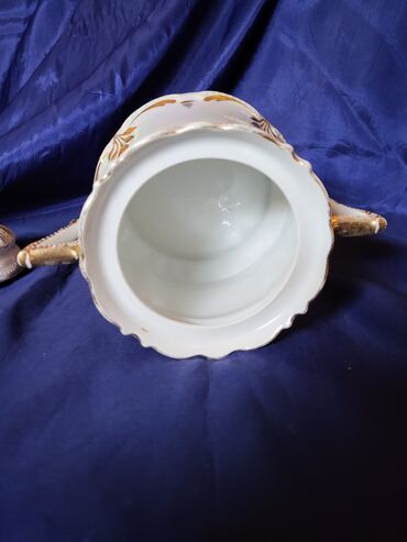 Ostalo posuđe: Bombonijera 1914 do 1918g. porcelan,sedef glazura. Bombonijera je na lalafo.rs — 9 Ostalo posuđe: Bombonijera 1914 do 1918g. porcelan,sedef glazura. Bombonijera je — 9