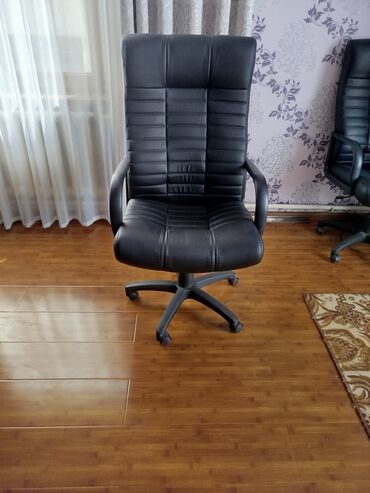 кресло стол: Кресло «Атлант» Ультра черный.от 5000 до 8000 сомов. столы по 5000 сом