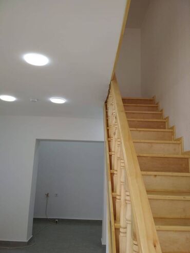 Digər kommersiya daşınmaz əmlakı: 28 may metrosuna yaxın 2 mərtəbəli,sahəsi 75 kv/m olan, 3 otağlı — 7