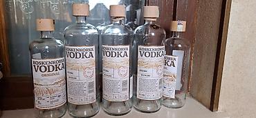 çaşqa: Boş spirtli içki butulkaları kolleksiyası (dekor, bar aksessuarı) — 4