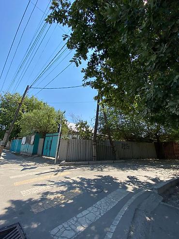 Продажа коттеджей и домов: Полдома с двором и входом с улицы через калитку и распашные ворота из — 1