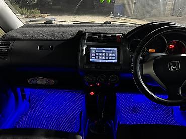 crv 2: Honda Fit: 2002 г., Автомат, Бензин, Хэтчбэк — 3