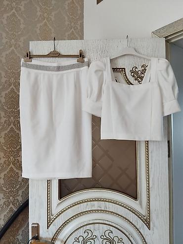 Konfet qabları: Kastum 44 razmer alinib 100 azn — 1